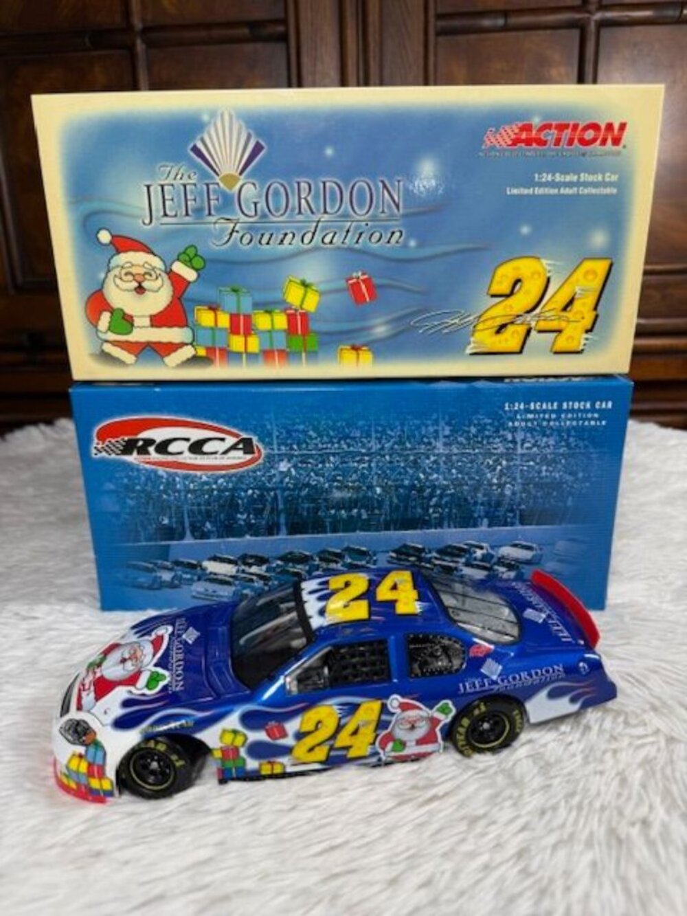 Vintage Jeff Gordon #24 Foundation Holiday Car 2004 Monte Carlo 1:24 Scale Car